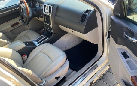 Chrysler 300C II, 2005 год, 1 370 000 рублей, 7 фотография