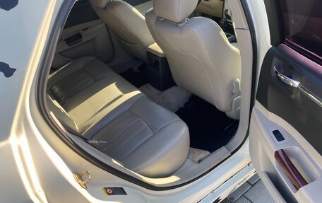 Chrysler 300C II, 2005 год, 1 370 000 рублей, 8 фотография