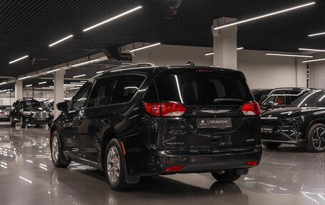 Chrysler Pacifica (RU), 2017 год, 2 850 000 рублей, 4 фотография