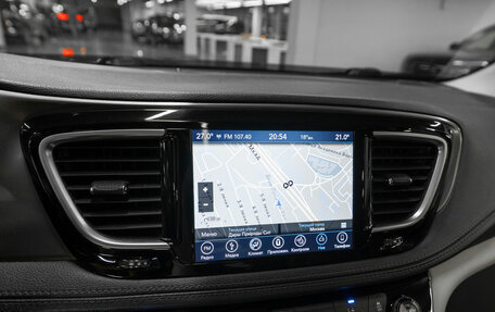 Chrysler Pacifica (RU), 2017 год, 2 850 000 рублей, 24 фотография