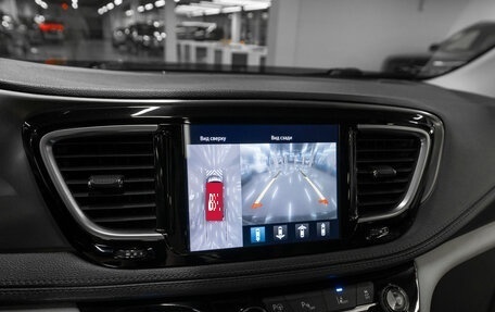 Chrysler Pacifica (RU), 2017 год, 2 850 000 рублей, 23 фотография