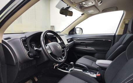 Mitsubishi Outlander III рестайлинг 3, 2020 год, 1 999 000 рублей, 13 фотография