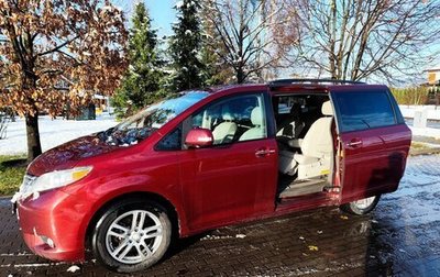 Toyota Sienna III, 2013 год, 2 550 000 рублей, 1 фотография