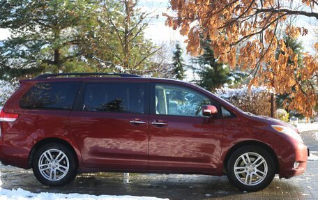 Toyota Sienna III, 2013 год, 2 550 000 рублей, 5 фотография