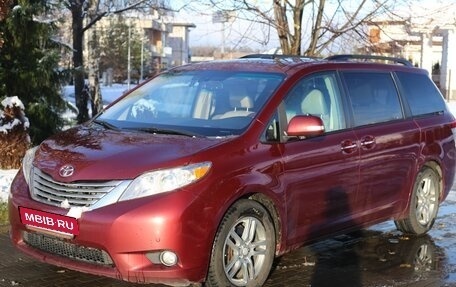 Toyota Sienna III, 2013 год, 2 550 000 рублей, 2 фотография