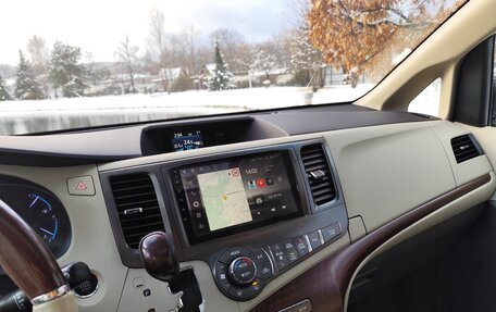 Toyota Sienna III, 2013 год, 2 550 000 рублей, 11 фотография