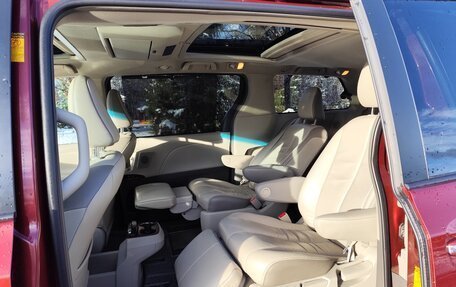 Toyota Sienna III, 2013 год, 2 550 000 рублей, 17 фотография