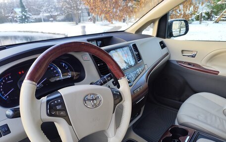 Toyota Sienna III, 2013 год, 2 550 000 рублей, 10 фотография