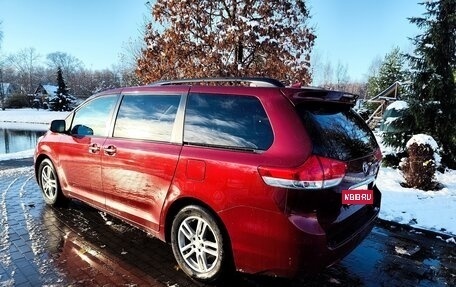 Toyota Sienna III, 2013 год, 2 550 000 рублей, 8 фотография