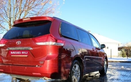 Toyota Sienna III, 2013 год, 2 550 000 рублей, 6 фотография