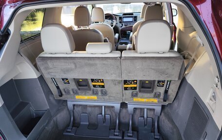 Toyota Sienna III, 2013 год, 2 550 000 рублей, 21 фотография