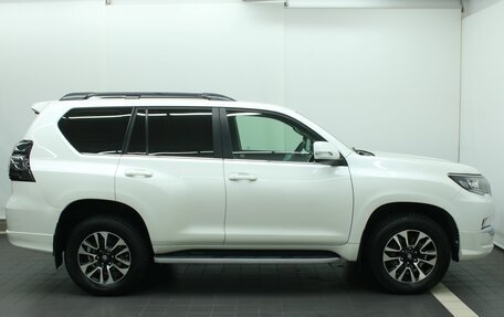 Toyota Land Cruiser Prado 150 рестайлинг 2, 2019 год, 4 390 000 рублей, 11 фотография