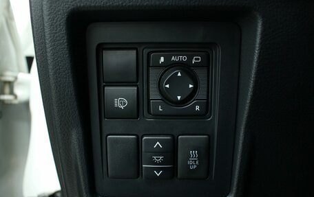 Toyota Land Cruiser Prado 150 рестайлинг 2, 2019 год, 4 390 000 рублей, 19 фотография