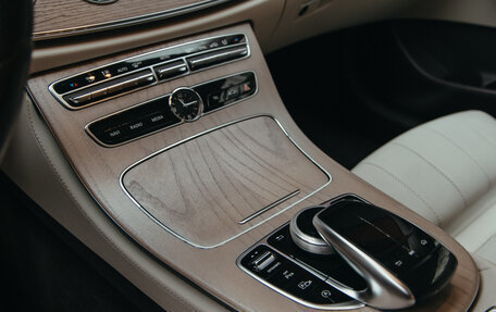Mercedes-Benz E-Класс, 2017 год, 3 600 000 рублей, 6 фотография