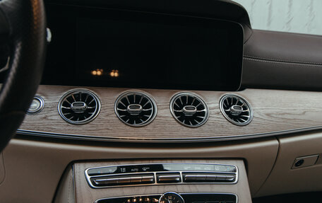 Mercedes-Benz E-Класс, 2017 год, 3 600 000 рублей, 5 фотография