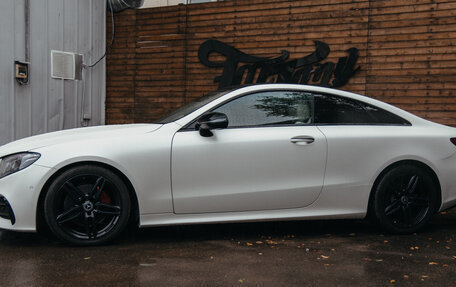 Mercedes-Benz E-Класс, 2017 год, 3 600 000 рублей, 4 фотография