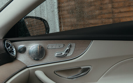 Mercedes-Benz E-Класс, 2017 год, 3 600 000 рублей, 22 фотография
