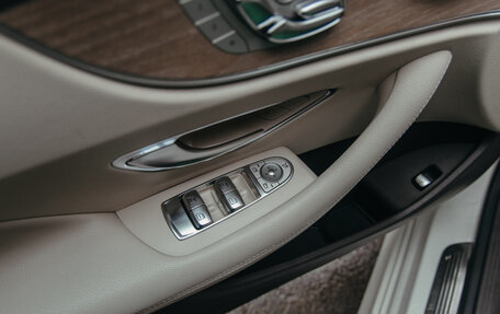 Mercedes-Benz E-Класс, 2017 год, 3 600 000 рублей, 36 фотография