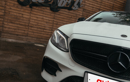 Mercedes-Benz E-Класс, 2017 год, 3 600 000 рублей, 28 фотография