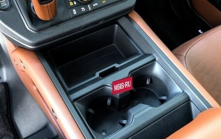 Land Rover Defender II, 2025 год, 22 918 104 рублей, 30 фотография