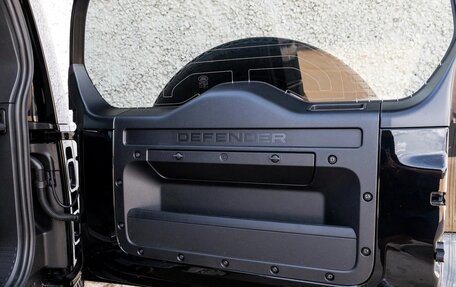 Land Rover Defender II, 2025 год, 22 918 104 рублей, 34 фотография