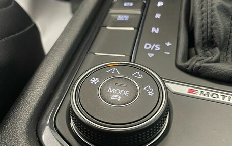 Volkswagen Tiguan II, 2018 год, 2 089 000 рублей, 15 фотография