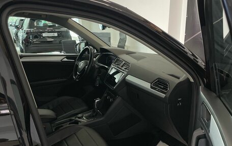 Volkswagen Tiguan II, 2018 год, 2 089 000 рублей, 18 фотография