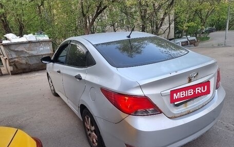 Hyundai Solaris II рестайлинг, 2015 год, 700 000 рублей, 2 фотография