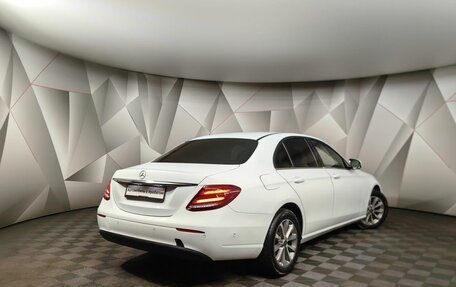 Mercedes-Benz E-Класс, 2019 год, 1 430 000 рублей, 8 фотография