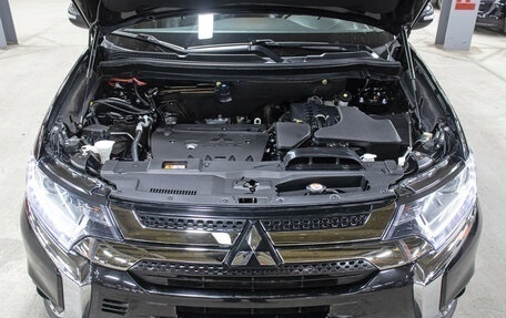 Mitsubishi Outlander III рестайлинг 3, 2021 год, 2 898 000 рублей, 26 фотография