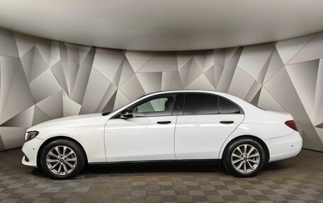 Mercedes-Benz E-Класс, 2019 год, 1 350 000 рублей, 3 фотография