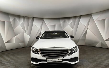 Mercedes-Benz E-Класс, 2019 год, 1 350 000 рублей, 5 фотография