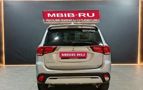 Mitsubishi Outlander III рестайлинг 3, 2021 год, 2 490 000 рублей, 3 фотография