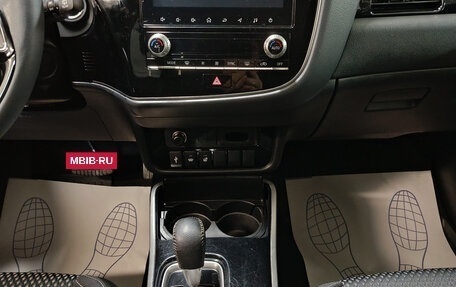 Mitsubishi Outlander III рестайлинг 3, 2021 год, 2 490 000 рублей, 12 фотография