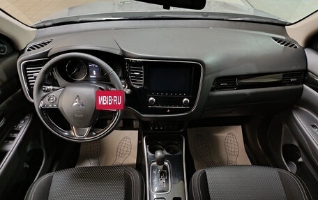 Mitsubishi Outlander III рестайлинг 3, 2021 год, 2 490 000 рублей, 9 фотография