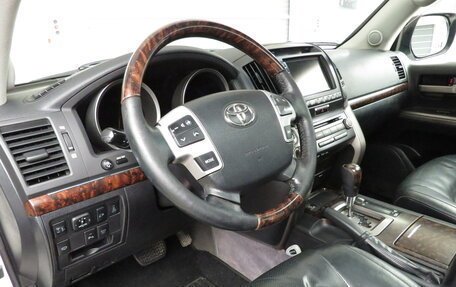 Toyota Land Cruiser 200, 2011 год, 2 495 000 рублей, 7 фотография