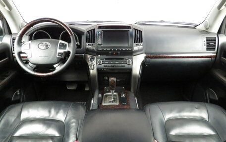 Toyota Land Cruiser 200, 2011 год, 2 495 000 рублей, 6 фотография