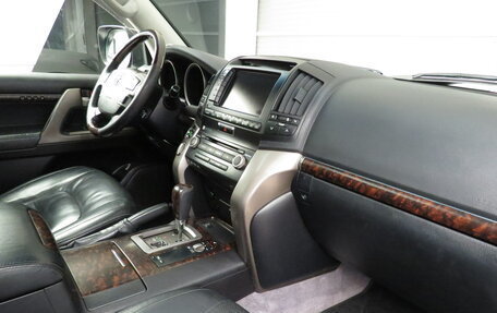 Toyota Land Cruiser 200, 2011 год, 2 495 000 рублей, 5 фотография