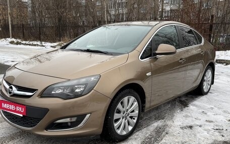 Opel Astra J, 2013 год, 830 000 рублей, 2 фотография