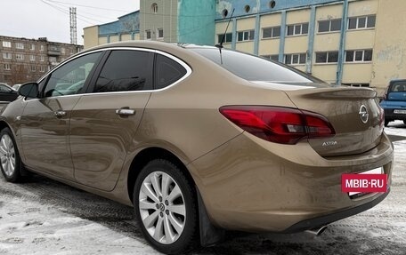 Opel Astra J, 2013 год, 830 000 рублей, 11 фотография