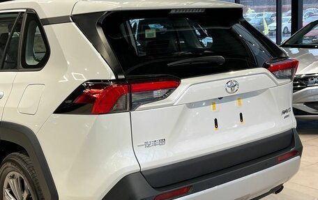 Toyota RAV4, 2025 год, 3 990 000 рублей, 9 фотография