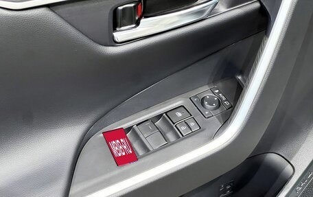 Toyota RAV4, 2025 год, 3 990 000 рублей, 21 фотография