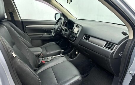 Mitsubishi Outlander III рестайлинг 3, 2013 год, 1 450 000 рублей, 13 фотография