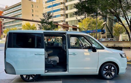 Honda Stepwgn, 2023 год, 2 400 000 рублей, 6 фотография