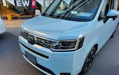 Honda Stepwgn, 2023 год, 2 400 000 рублей, 3 фотография