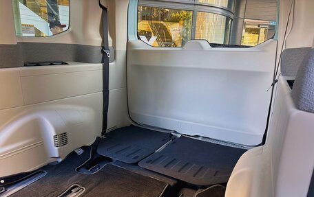 Honda Stepwgn, 2023 год, 2 400 000 рублей, 18 фотография