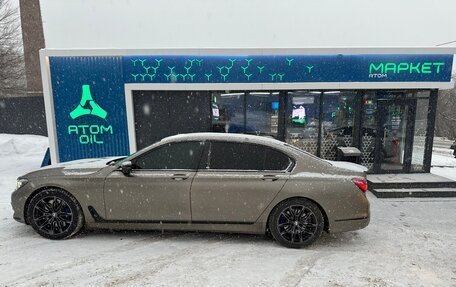 BMW 7 серия, 2017 год, 3 090 000 рублей, 12 фотография