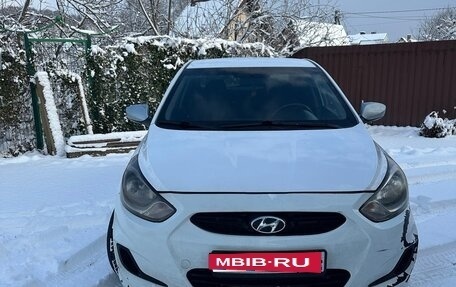 Hyundai Solaris II рестайлинг, 2011 год, 350 000 рублей, 1 фотография