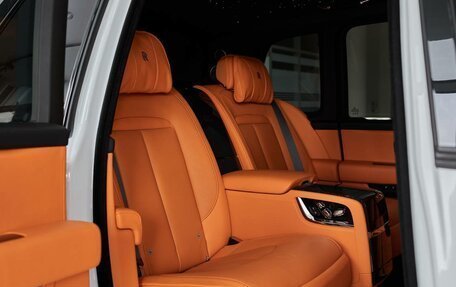 Rolls-Royce Cullinan, 2025 год, 62 000 000 рублей, 13 фотография