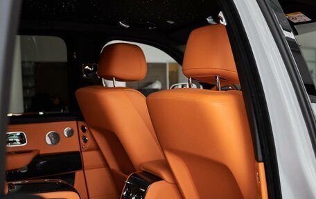 Rolls-Royce Cullinan, 2025 год, 62 000 000 рублей, 15 фотография